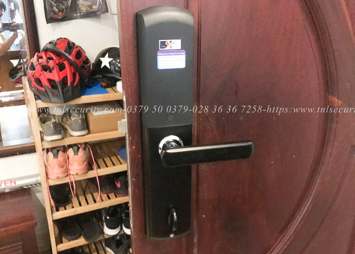 Lap-dat-khoa-van-tay-cua-go-cho-chung-cu-Binh-Thanh